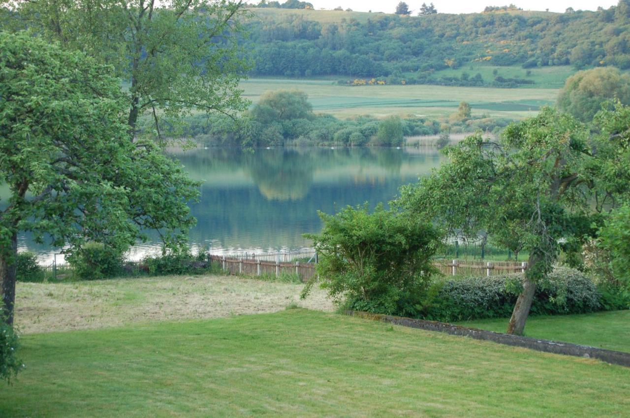 Hotel-Ferienwohnungen Cafe Maarblick Schalkenmehren Esterno foto