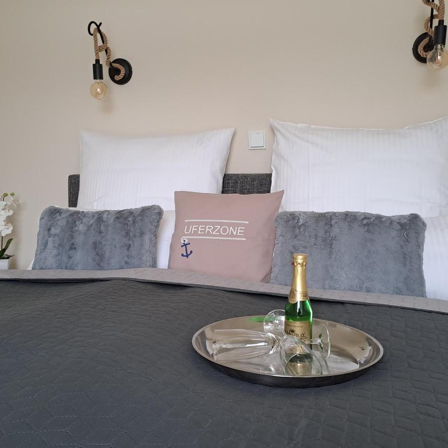 Hotel-Ferienwohnungen Cafe Maarblick Schalkenmehren Esterno foto