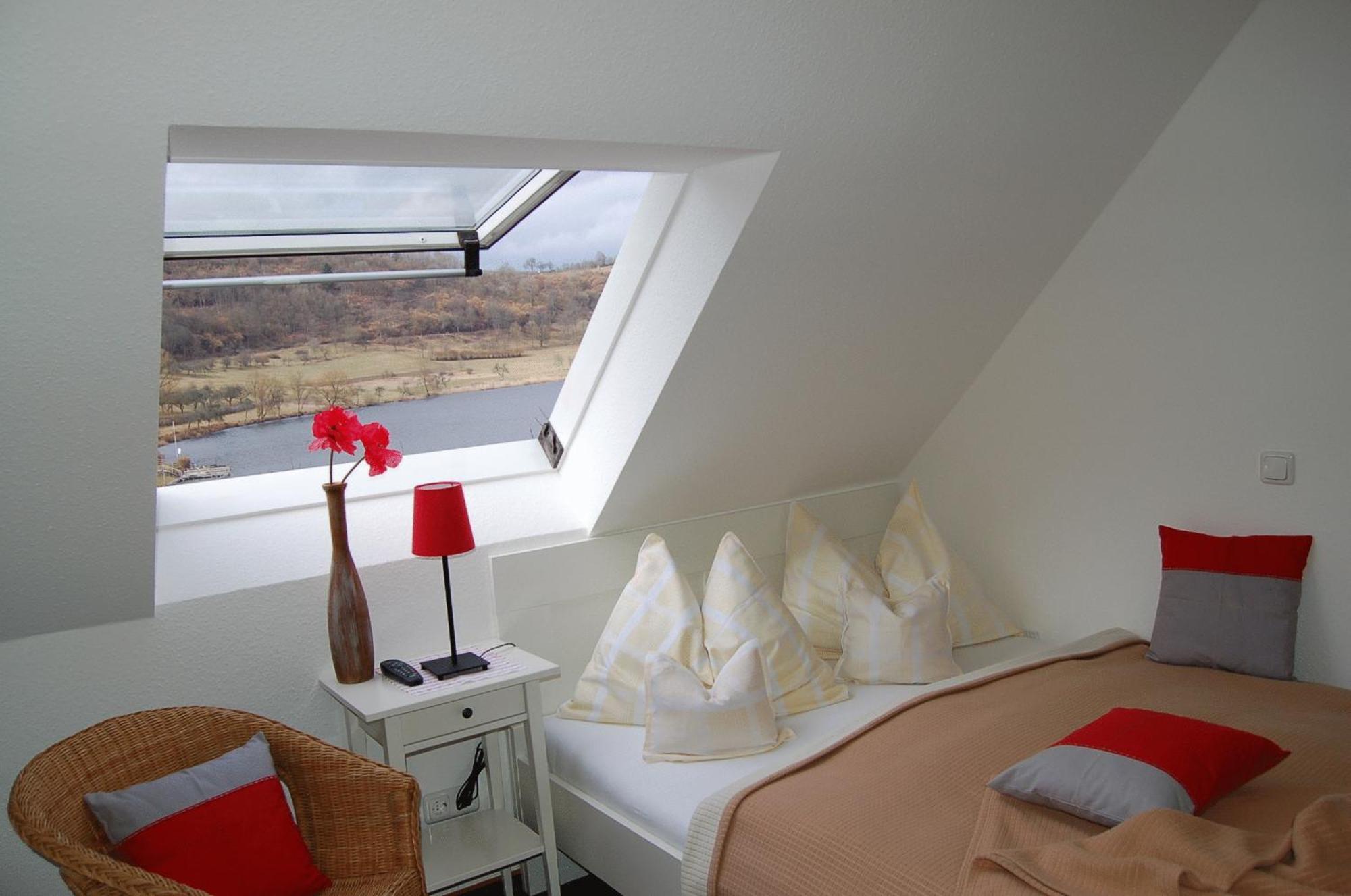Hotel-Ferienwohnungen Cafe Maarblick Schalkenmehren Esterno foto