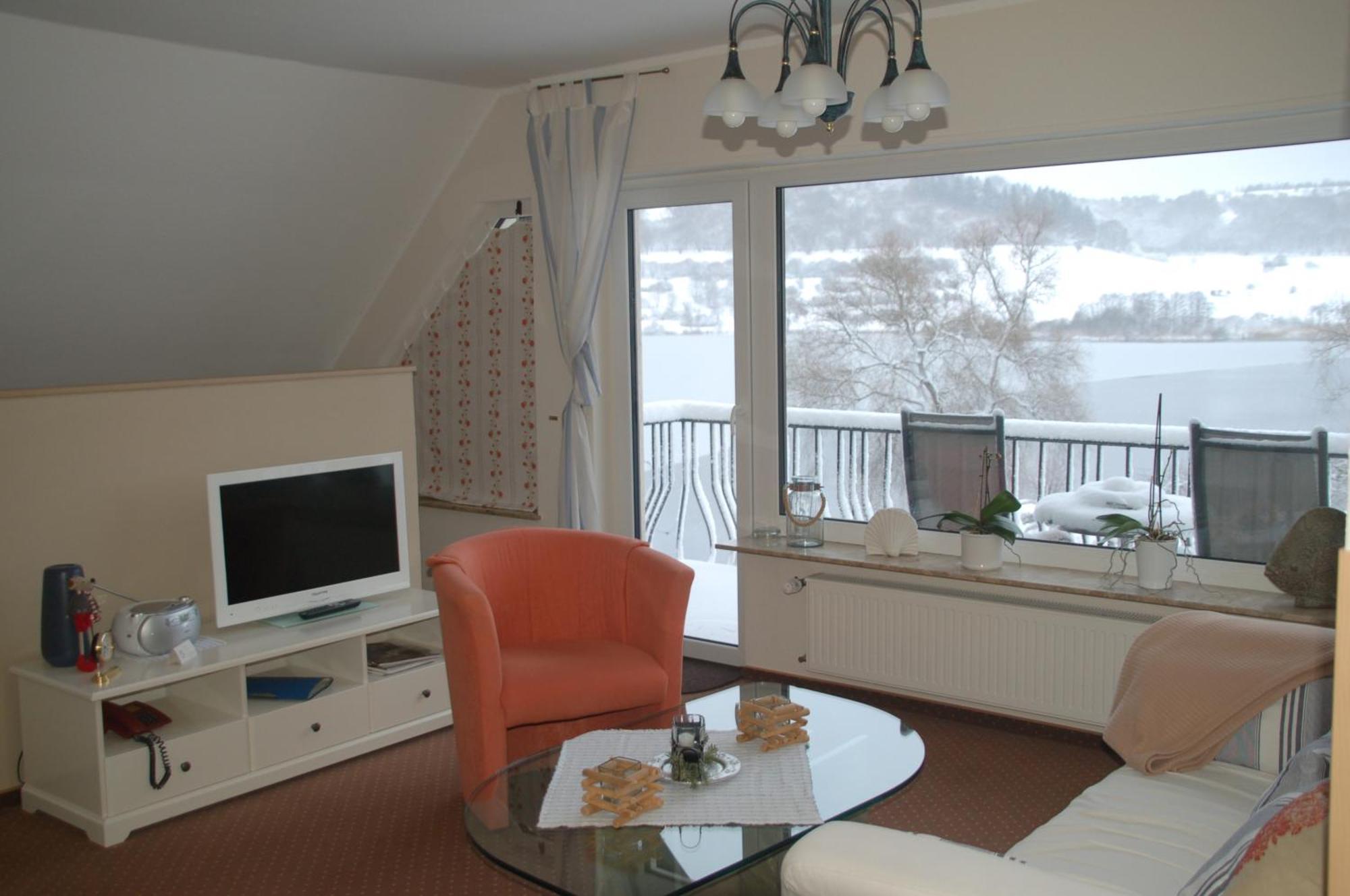 Hotel-Ferienwohnungen Cafe Maarblick Schalkenmehren Camera foto