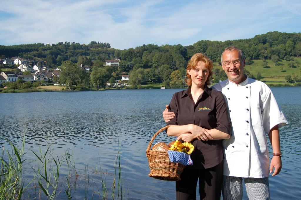 Hotel-Ferienwohnungen Cafe Maarblick Schalkenmehren Esterno foto