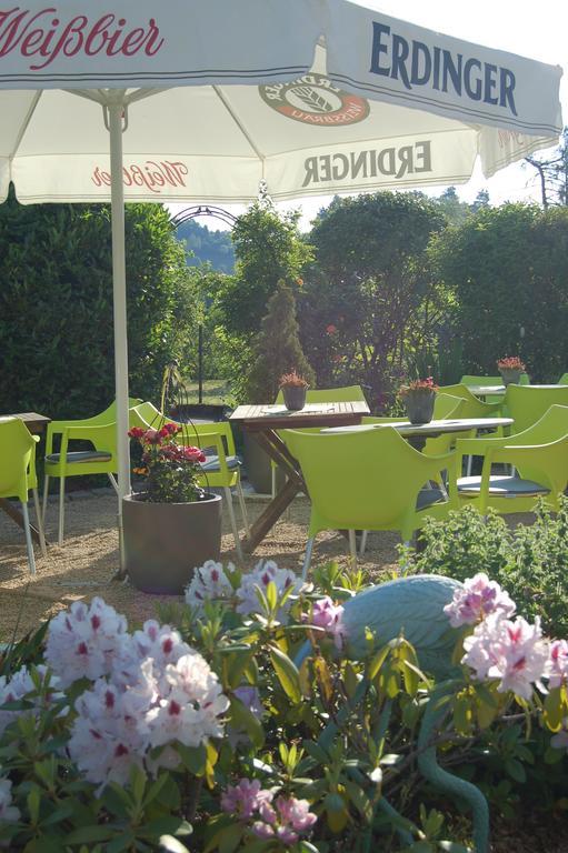 Hotel-Ferienwohnungen Cafe Maarblick Schalkenmehren Esterno foto