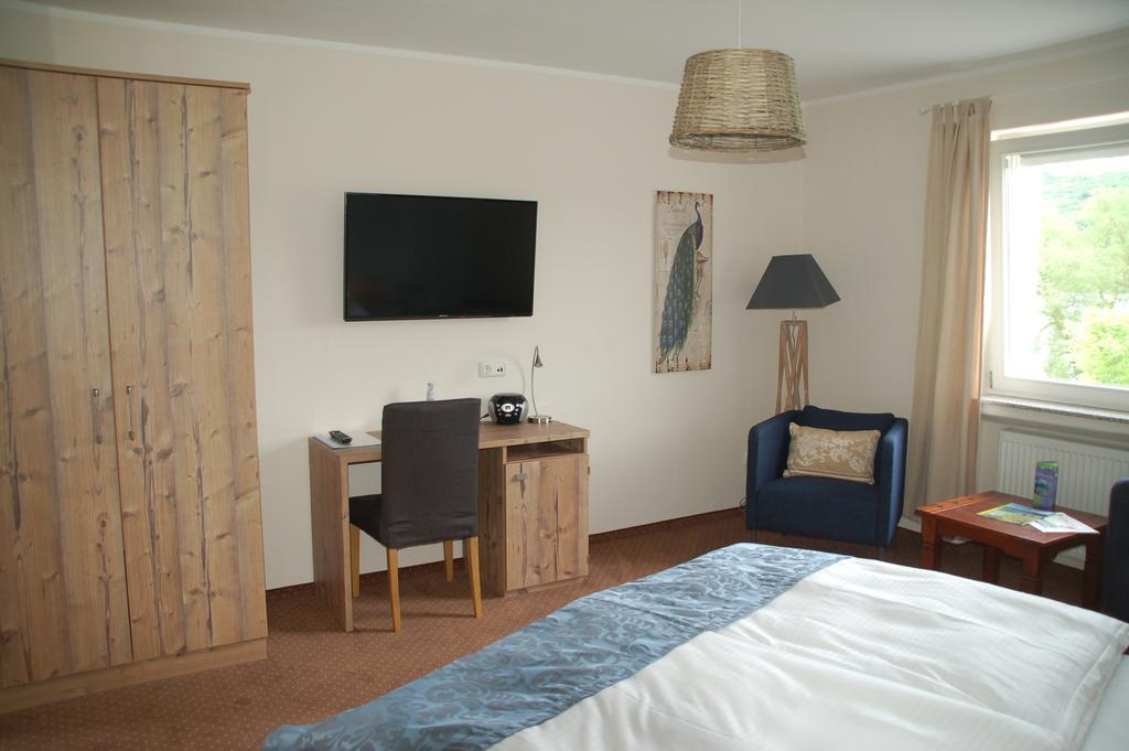 Hotel-Ferienwohnungen Cafe Maarblick Schalkenmehren Esterno foto
