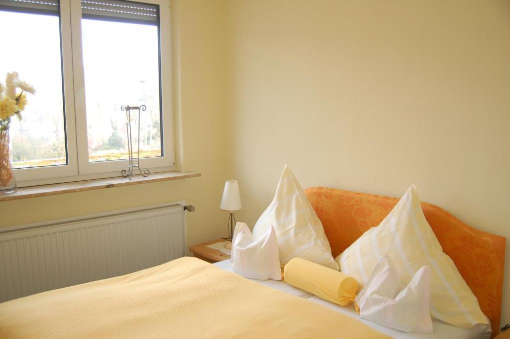 Hotel-Ferienwohnungen Cafe Maarblick Schalkenmehren Camera foto
