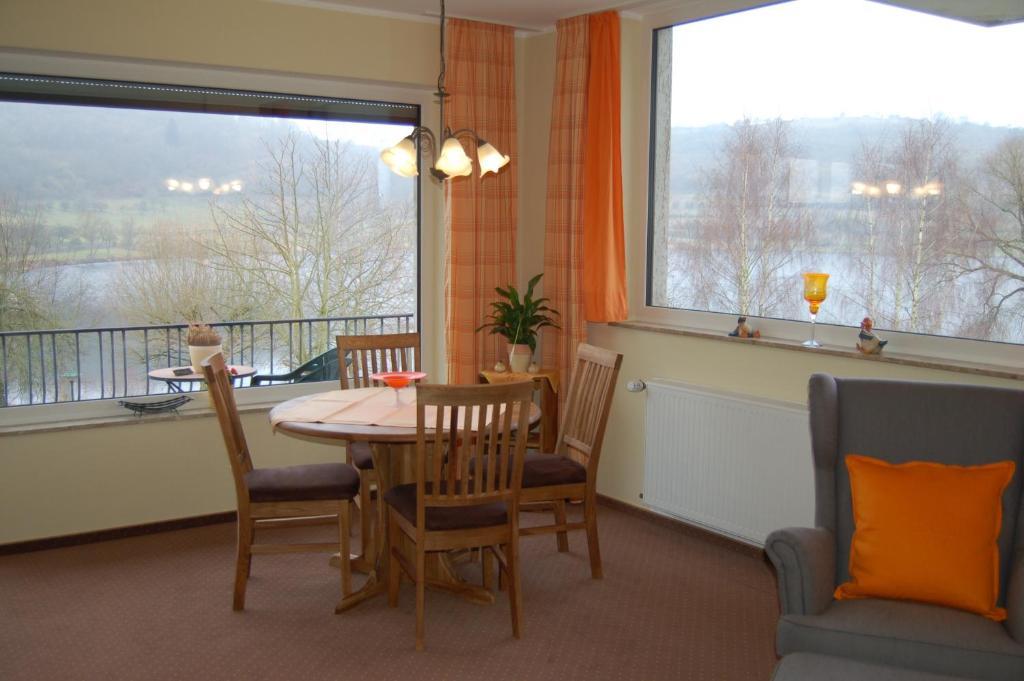Hotel-Ferienwohnungen Cafe Maarblick Schalkenmehren Camera foto