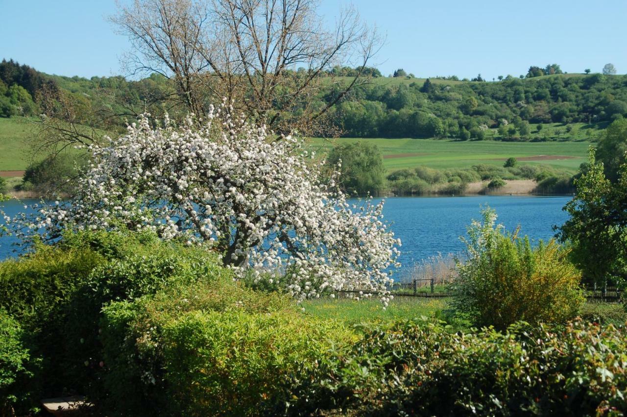 Hotel-Ferienwohnungen Cafe Maarblick Schalkenmehren Esterno foto