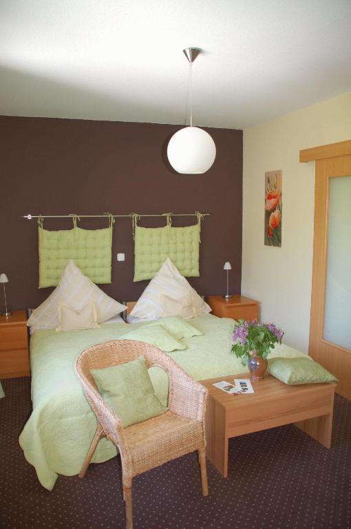Hotel-Ferienwohnungen Cafe Maarblick Schalkenmehren Camera foto